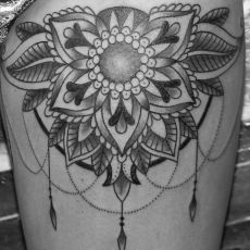 Nina_Mandala_Guns-N-Ink_Felix-Koch