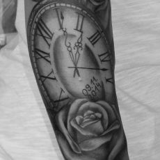 Alex_Uhr_Rosen_Guns-N-Ink_Felix-Koch