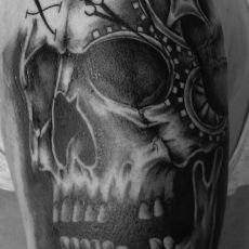 Patrick_VIehmann_Skull-Guns_N_Ink-Felix_Koch