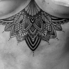Jenny-Underboob-Guns_N_Ink-Felix_Koch