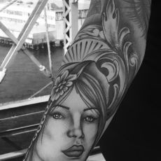 Nicole_Madonna_Guns_N_Ink-Felix_Koch