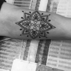 Johanna_Mandala_Guns_N_Ink-Felix_Koch