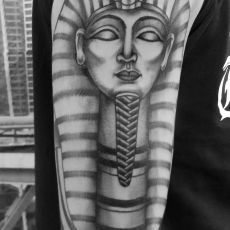 Max_Lang_Pharao_Guns-N-Ink_Felix_Koch