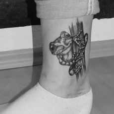 Laura_Frosch-Guns_N_Ink-Felix_Koch