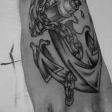 Dani_Roos_Anker-Guns_N_Ink-Felix_Koch